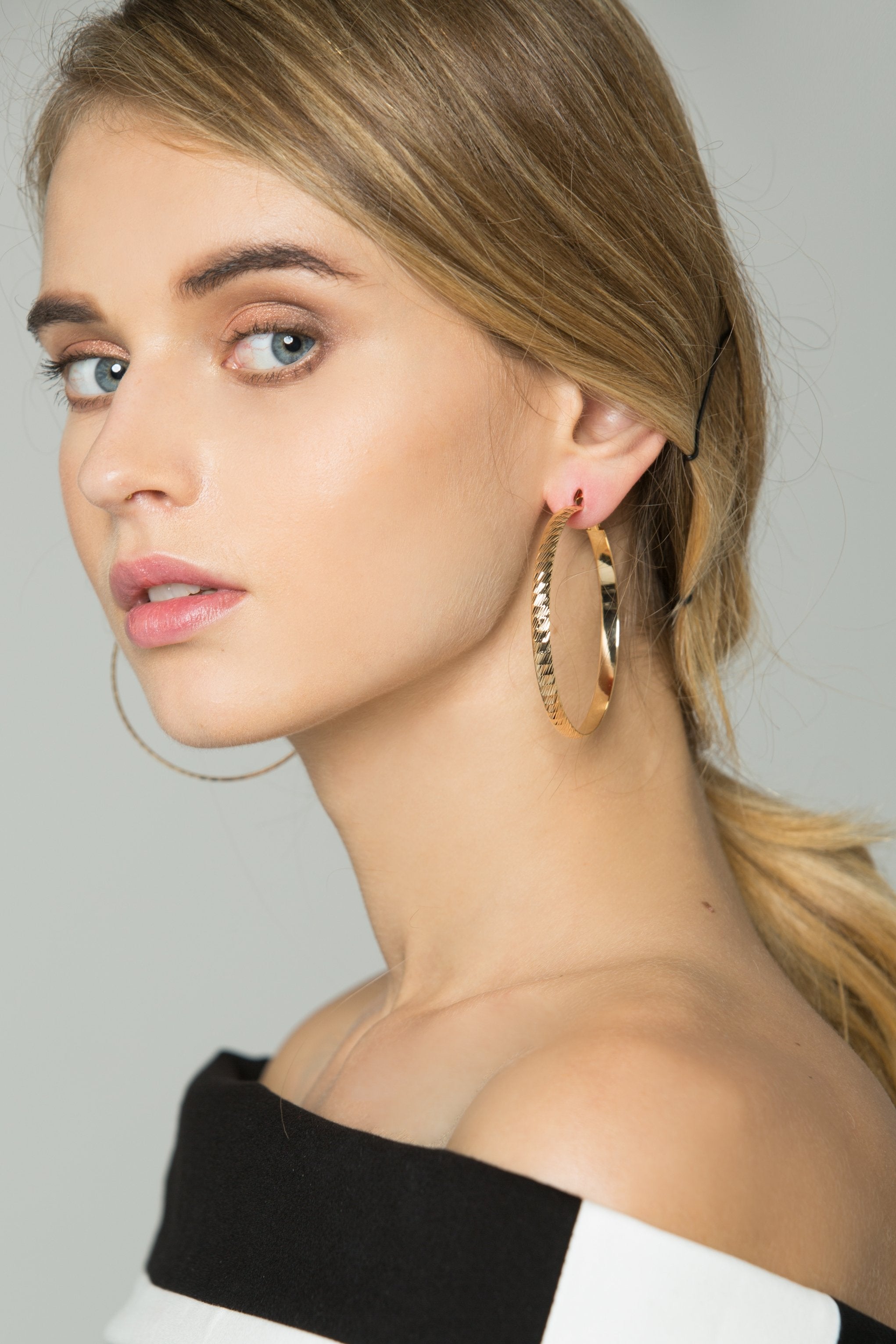 Gold Flat Ribbed Hoop Earrings - ownthelooks-Development